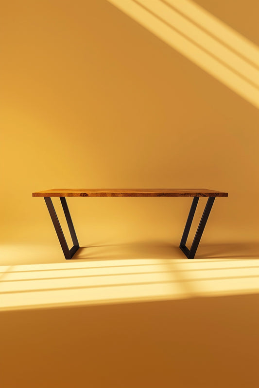 Stahltisch mit Holzplatte „Asymmetrie“ – handgeschmiedet