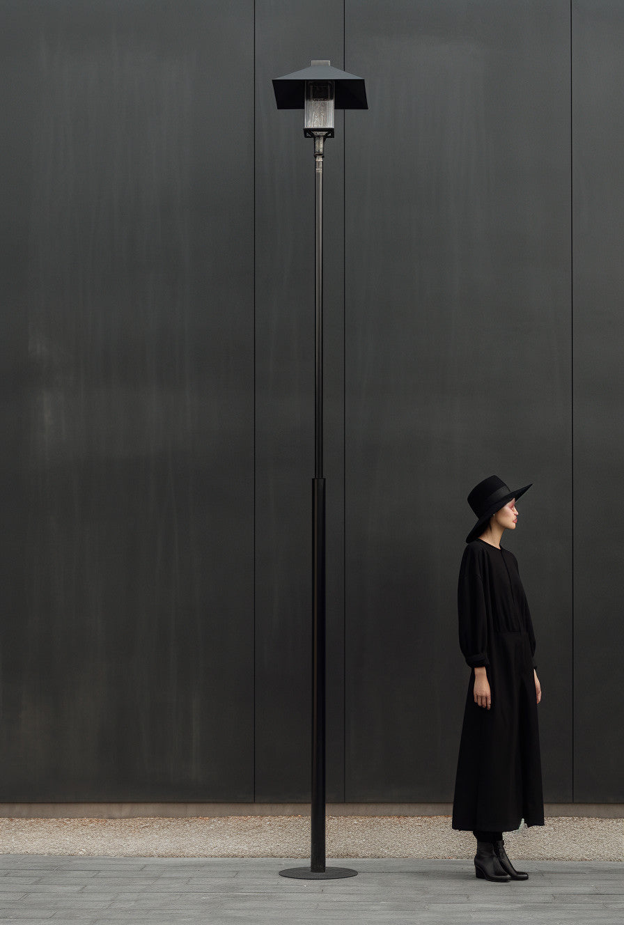 "Dargorad" - Minimalistyczna latarnia kuta na wymiar. Skandynawski design. Lampa uliczna ogrodowa 