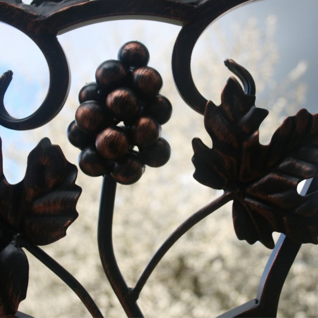 Ozdobna rozeta kuta ze stali do balustrad, bram, ogrodzeń. Herb dekoracyjny.