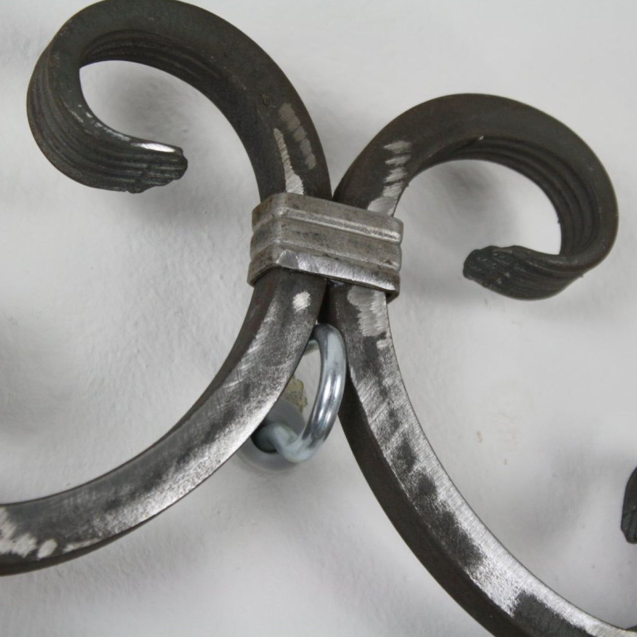 Rozeta kuta ozdobna z winogronem. Winnica, brama, ogrodzenie, balustrada