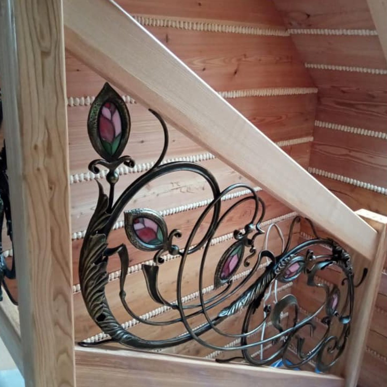 rozeta kuta z topionym szkłem balustrada