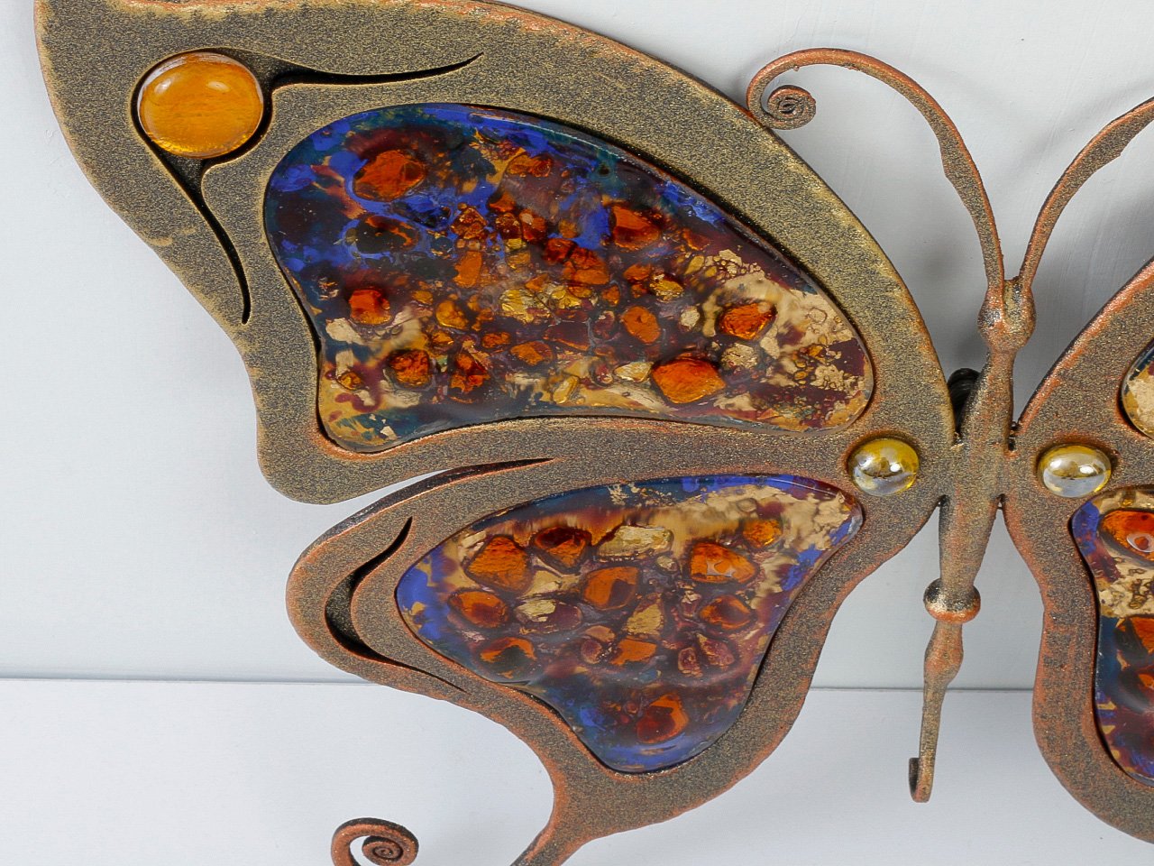 Unikalna rozeta kuta motyl z kolorowym szkłem - do bram ogrodzeń bralustrad