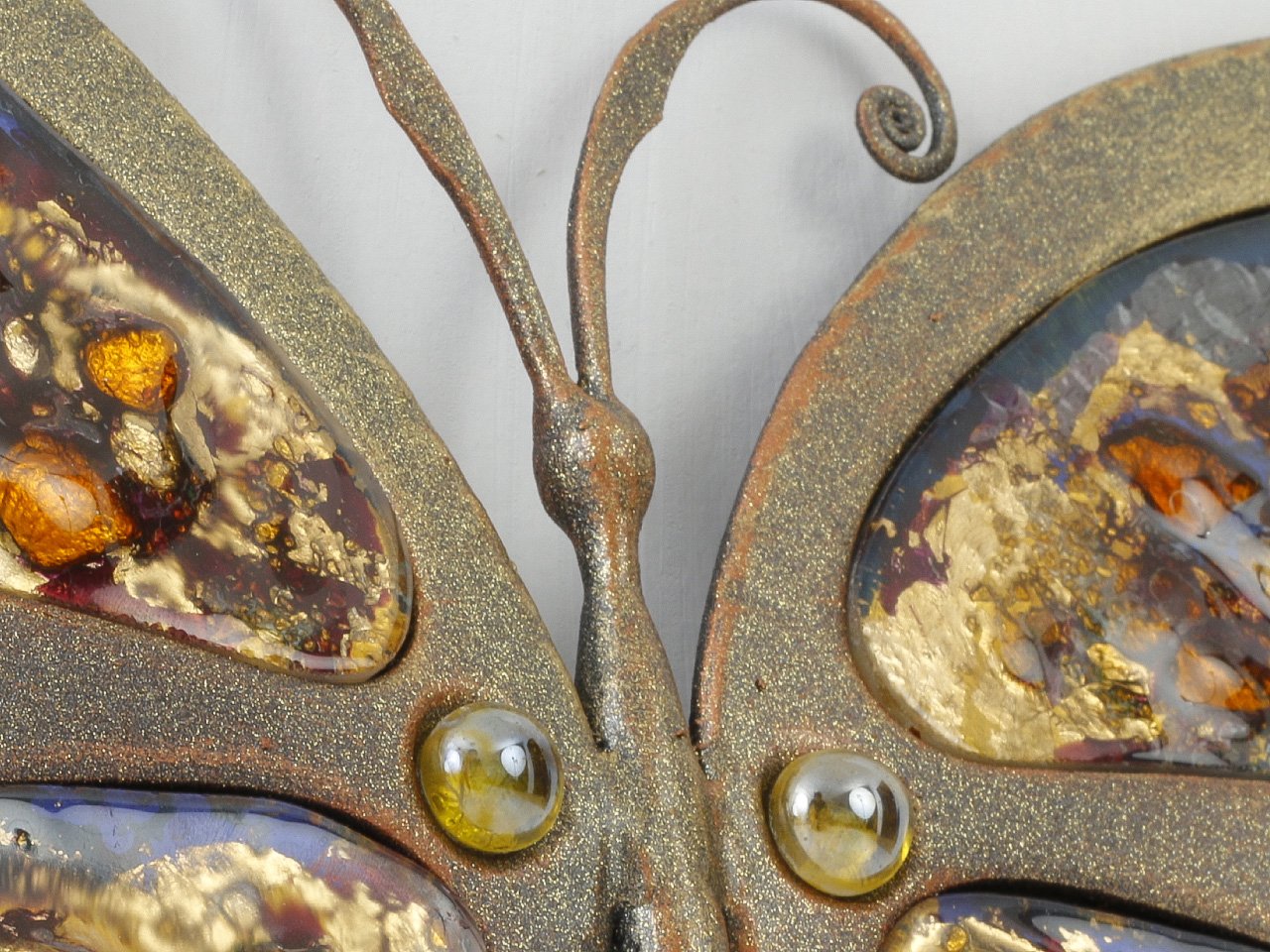 Unikalna rozeta kuta motyl z kolorowym szkłem - do bram ogrodzeń bralustrad