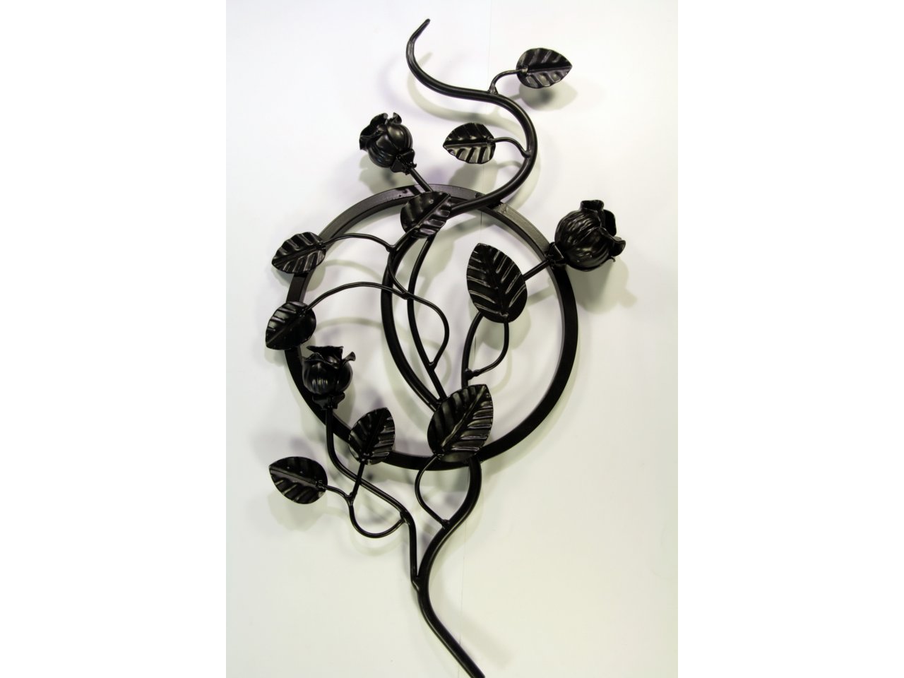 Rozeta z różą kuta ze stali z różą. Do balustrad, bram, ogrodzeń.