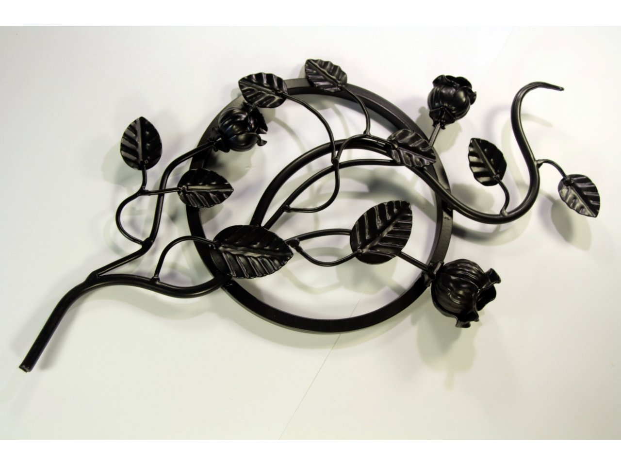 Rozeta z różą kuta ze stali z różą. Do balustrad, bram, ogrodzeń.